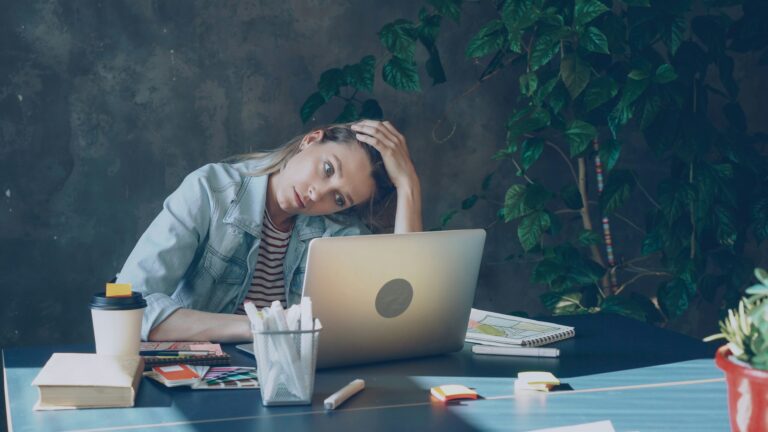 tired woman, money, relastionship, problems, succes, coaching, therapy